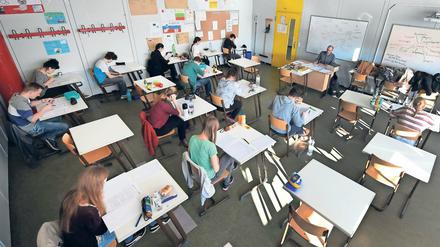 Schülerinnen und Schüler während der Abiturprüfung (Archiv). 