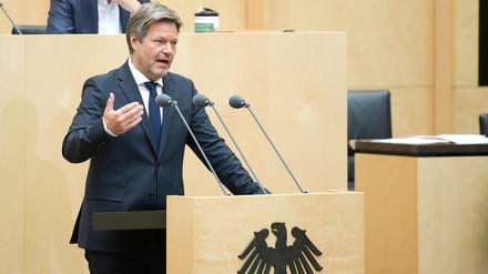 Wirtschaftsminister Robert Habeck (Grüne) wirbt im Bundesrat für eine Zustimmung zu seinen Energieplänen.    