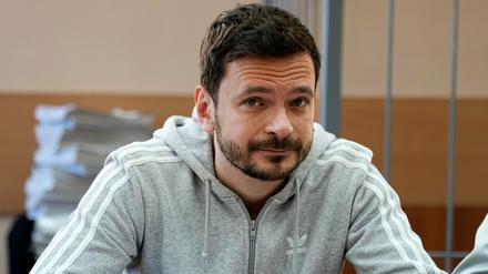 Ilja Jaschin, russischer Oppositionspolitiker und Abgeordneter des Moskauer Bezirks Krasnoselskij, nimmt an einer Gerichtsverhandlung teil (Archivbild).