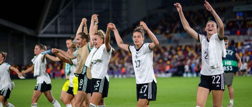 In Feierlaune. Die deutschen Frauen stehen schon im EM-Viertelfinale.