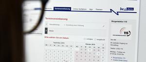 Geduldsprobe: Wer einen Termin beim Bürgeramt braucht, hat in Berlin ein Problem.