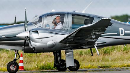 CDU-Chef Friedrich Merz landete am Freitagabend auf dem Flughafen von Sylt.