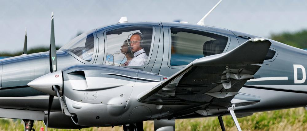 CDU-Chef Friedrich Merz landete am Freitagabend auf dem Flughafen von Sylt.