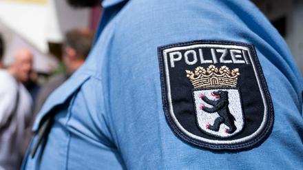 Am Mittwoch ist in Berlin-Wedding ein Polizeibeamter von einem Corona-Infizierten bespuckt worden.
