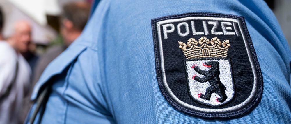 Am Mittwoch ist in Berlin-Wedding ein Polizeibeamter von einem Corona-Infizierten bespuckt worden.