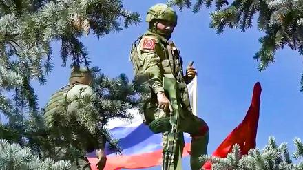 Das Bild soll zwei russische Soldaten im Osten der Ukraine zeigen.