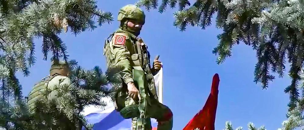Das Bild soll zwei russische Soldaten im Osten der Ukraine zeigen.