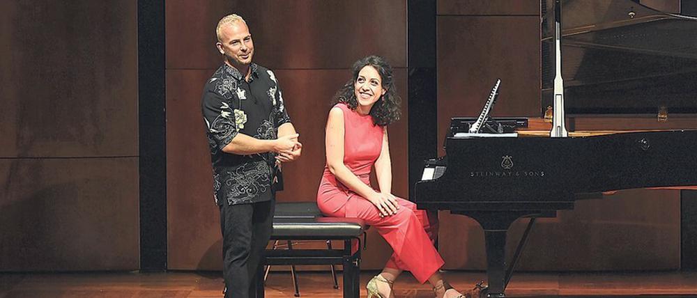 Traute Zweisamkeit. Yannick Nézet-Séguin dirigiert nicht nur das Chamber Orchestra of Europe, er spielt auch Brahms-Walzer mit der Pianistin Beatrice Rana.