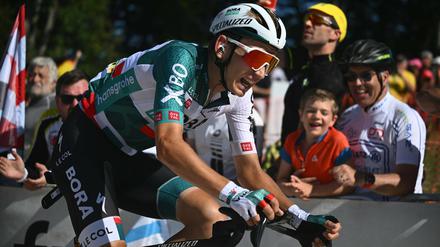 Lennard Kämna aus Deutschland vom Team Bora-Hansgrohe in Aktion.