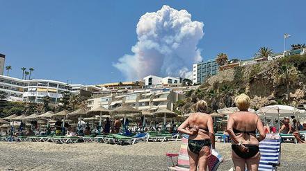 In Malaga waren die Waldbrände von den Stränden aus zu sehen. 