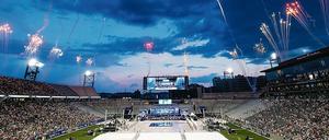 Lichtershow in Birmingham. Im Footballl-Stadion Legion Field fanden die Eröffnungs- und die Abschlussfeier sowie zahlreiche Medaillenübergaben der World Games 2022 sttatt. 
