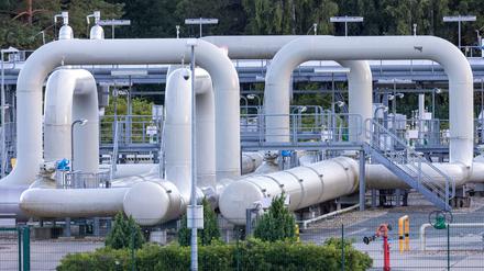 Mecklenburg-Vorpommern, Lubmin: Rohrsysteme und Absperrvorrichtungen in der Gasempfangsstation der Ostseepipeline Nord Stream 1 und der Übernahmestation der Ferngasleitung OPAL.