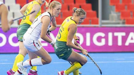 Pauline Heinz (l.) und ihre Kolleginnen gaben im Spiel um Bronze gegen Australien noch einmal alles, am Ende ging dem deutschen Team aber die Kraft aus. 