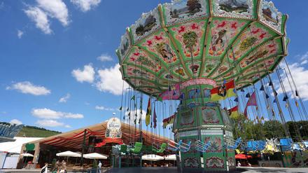 Die Stadt Würzburg hat das Abspielen des Hits „Layla“ auf dem Kiliani-Volksfest verboten. Nun wurde eine Instrumentalversion gespielt.