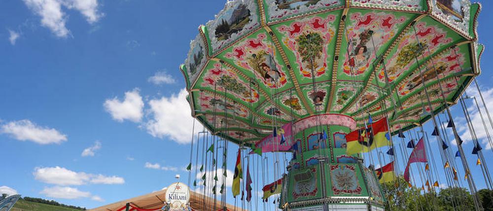 Die Stadt Würzburg hat das Abspielen des Hits „Layla“ auf dem Kiliani-Volksfest verboten. Nun wurde eine Instrumentalversion gespielt.