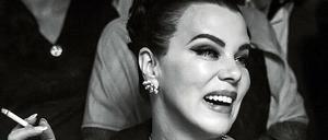 „Ich bin nicht katholisch“. Ava Gardner (Debi Mazar) hat nicht vor, ihren exzentrischen Lebensstil den Sitten und Gebräuchen in Franco-Spanien anzupassen.