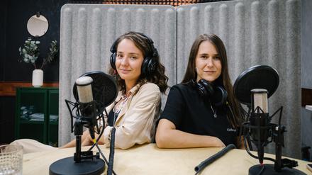 Haben Russland verlassen, weil es dort für Journalisten zu gefährlich wurde, die Wahrheit zu sagen. Olga Tschurakowa (l.) und Sonya Groysman.