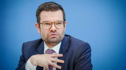 Bundesjustizminister Marco Buschmann will es lesbischen Paaren ermöglichen, dass beide Frauen rechtlich als Mütter anerkannt werden.