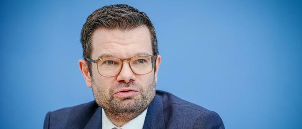 Bundesjustizminister Marco Buschmann will es lesbischen Paaren ermöglichen, dass beide Frauen rechtlich als Mütter anerkannt werden.