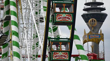 Riesenrad und Achterbahn auf der Düsseldorf Rheinkirmes: Auch hier soll "Layla" dieses Jahr nicht zu hören sein.