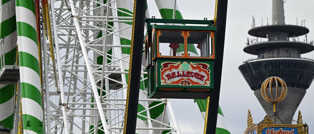 Riesenrad und Achterbahn auf der Düsseldorf Rheinkirmes: Auch hier soll "Layla" dieses Jahr nicht zu hören sein.