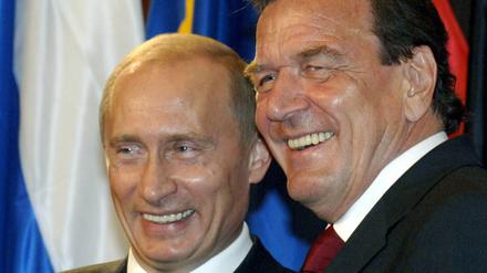 Lachten oft um die Wette: Gerhard Schröder und Wladimir Putin in besseren Tagen, hier 2005 bei der Unterzeichnung des Vertrags über den Bau der Gaspipeline.