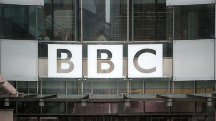Der gute Ruf der BBC basiert nicht zuletzt den Nachrichtensendungen. Aber auch dort muss gespart werden. 