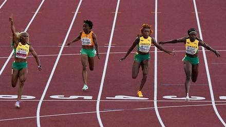 Jamaica rules! Fraser-Pryce (l.) bei ihrem WM-Sieg