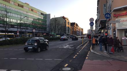 Die Klosterstraße mit dem provisorischen Fußweg.