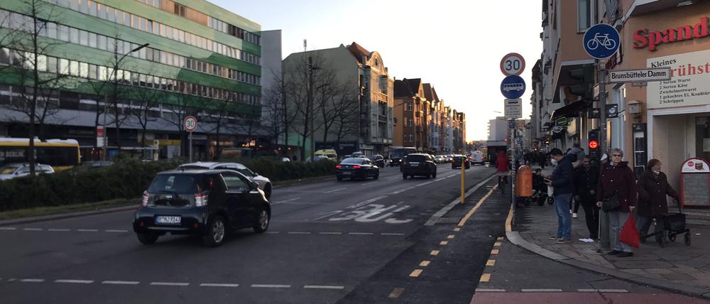Die Klosterstraße mit dem provisorischen Fußweg.