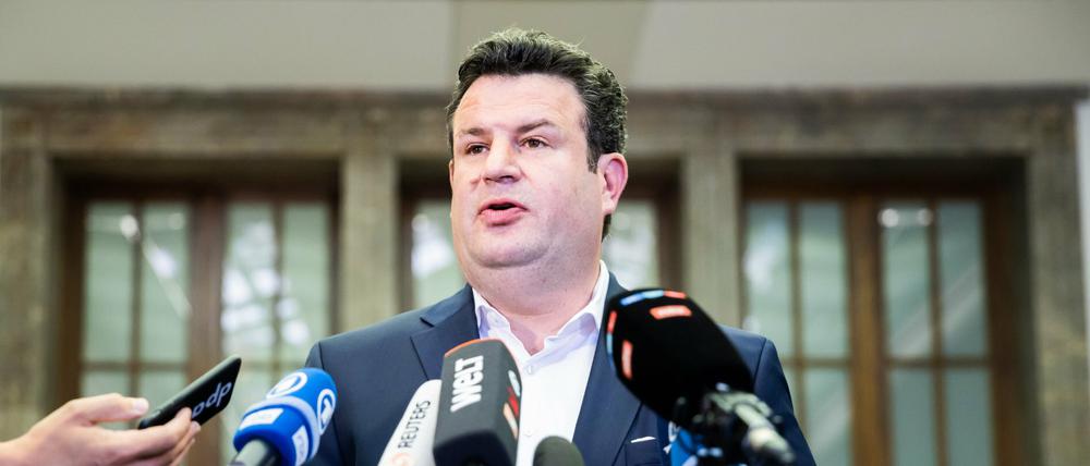 Hubertus Heil (SPD), Bundesminister für Arbeit und Soziales, gibt ein Pressestatement zum Bürgergeld ab.