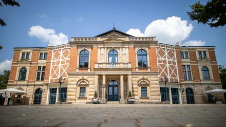 Im Bayreuther Festspielhaus wird derzeit fast täglich umdisponiert - wegen sich häufender Covid-Fälle.