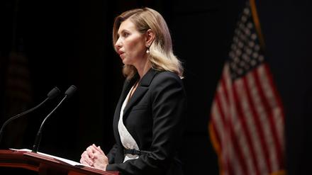 Olena Selenska, Ehefrau des ukrainischen Präsidenten Selenskyj, spricht vor Kongressmitgliedern im US-Kapitol.