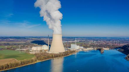 Nach einem Gutachten von TÜV Süd ist ein Betrieb des AKW Isar 2 in Bayern auch nach Dezember noch möglich. 
