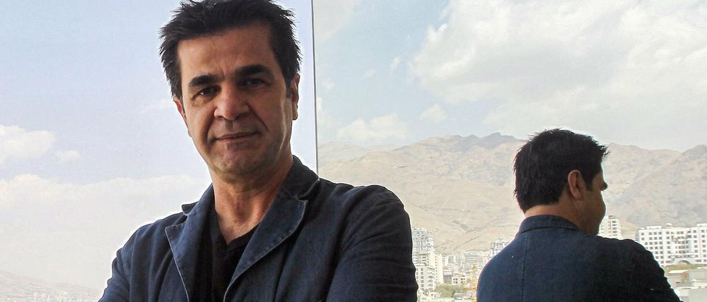 Jafar Panahi, hier auf einem Foto von 2010, auf dem Balkon in seiner Heimatstadt Teheran.