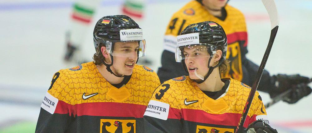 Leon Gawanke (l.) und Lukas Reichel sind Nationalmannschaftskollegen und spielen in Nordamerika.