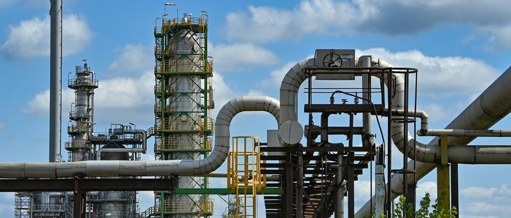 Anlagen zur Rohölverarbeitung auf dem Gelände der PCK-Raffinerie GmbH.