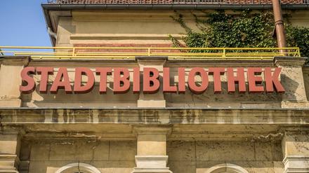 Ein bisschen nervös ist Renate Bergmann schon: In der Stadtbibliothek findet ihre erste Spandauer Lesung statt.