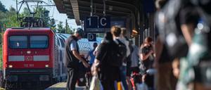 Das 9-Euro-Ticket treibt deutlich mehr Menschen in die Bahnen.