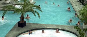 Genuss ja, aber bitte nicht zu viel Spaß: das Thermalbad im brandenburgischen Bad Saarow.