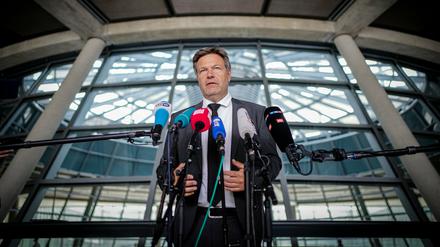 Der Bundesminister für Wirtschaft und Klimaschutz Robert Habeck gibt eine Pressekonferenz zur Novelle des Energiesicherungsgesetzes. 