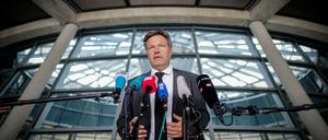 Der Bundesminister für Wirtschaft und Klimaschutz Robert Habeck gibt eine Pressekonferenz zur Novelle des Energiesicherungsgesetzes. 
