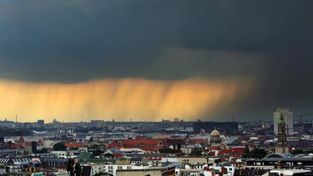 Gegen Mittag ziehen ab Samstag die Wolken ab und es wird zunehmend heiter. (Archivbild)