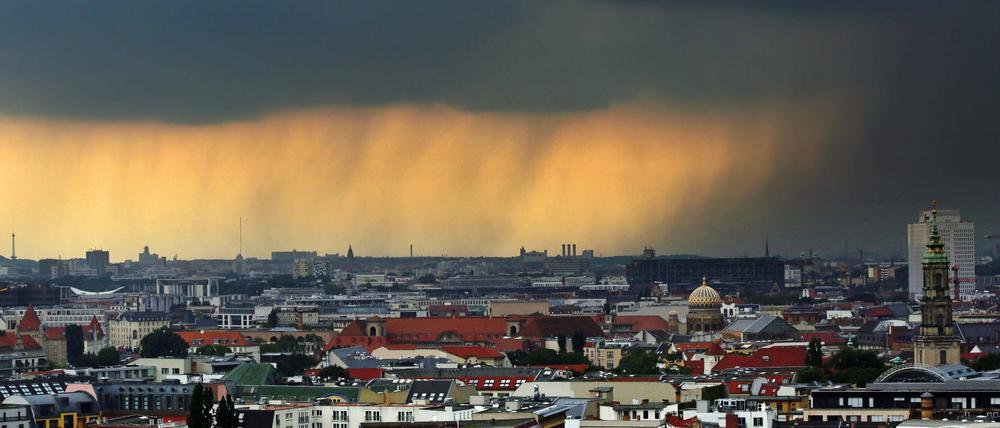 Gegen Mittag ziehen ab Samstag die Wolken ab und es wird zunehmend heiter. (Archivbild)