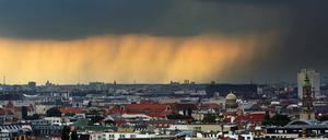 Gegen Mittag ziehen ab Samstag die Wolken ab und es wird zunehmend heiter. (Archivbild)