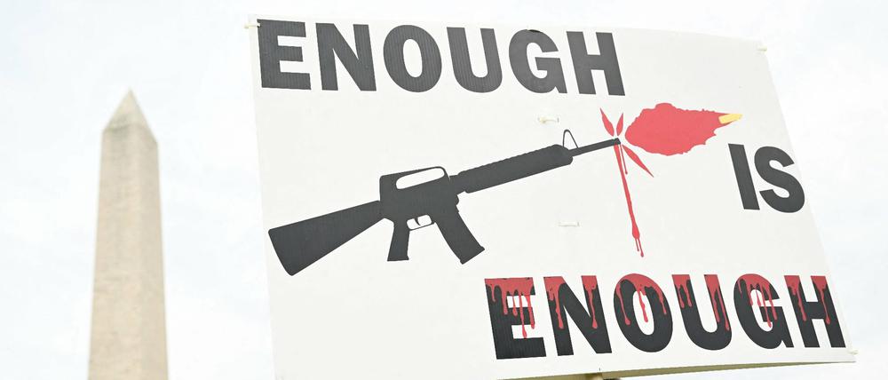 Ein Demonstrationsbanner gegen Waffengewalt in den USA.