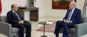 Nadschib Mikati (r), Ministerpräsident des Libanon, spricht mit Michel Aoun, Präsident des Libanon.