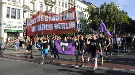 Mehrere Tausend Menschen haben am Freitag auf dem 10. Dyke* March für lesbische Sichtbarkeit demonstriert.