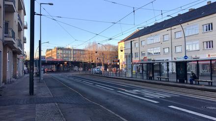 Hallo, Hallo, öhm, Berufsverkehr? Hinten der S-Bahnhof Köpenick.