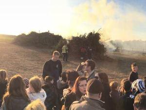 Tipp! Das Osterfeuer der Gatower Feuerwehr auf dem Feld - da kommen schon mal 5000 Besucher aus der ganzen Stadt. 